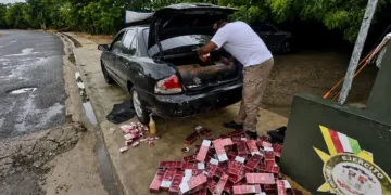 Ejército ocupa 28,800 cigarrillos y 456 botellas de ron en Dajabón y Elías Piña