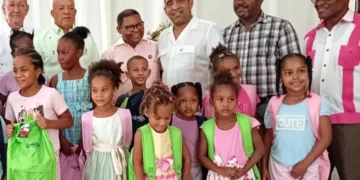 Arsenio Quevedo lleva apoyo educativo a miles de estudiantes de Elías Piña