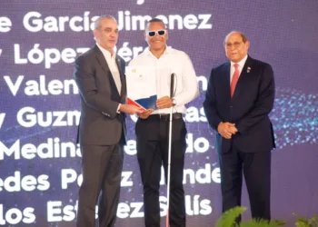 Presidente Abinader entrega 1,500 becas internacionales para cursar programas de especialización, maestrías y doctorados en universidades del extranjero
