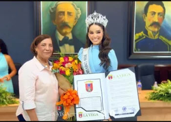 Melissa Núñez regresa a La Vega como Miss República Dominicana Universo 2026 y recibe el respaldo unánime de las autoridades locales