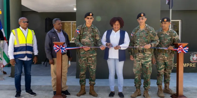 En Pedernales Comandante del Ejército entrega remodelado el destacamento Cabeza de Agua