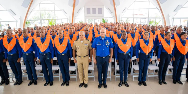 Ministro de Defensa encabeza graduación de la 37.ª Promoción AVSEC “Rosa Duarte y Díez”