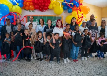 ”A la escuela con Propeep” lleva útiles escolares, alegría y esperanza a niños de Jamao al Medio