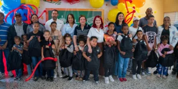 ”A la escuela con Propeep” lleva útiles escolares, alegría y esperanza a niños de Jamao al Medio