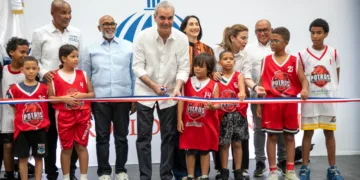 Presidente Abinader inaugura el techado del Centro Educacional Santo Cura de Ars (Cescar) para impulsar el deporte y la formación integral de más de 1,500 estudiantes en Capotillo