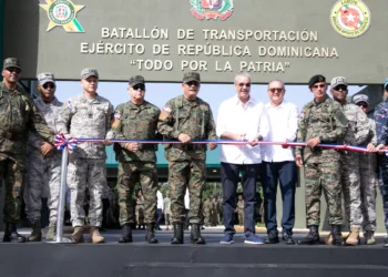 Abinader inaugura moderno batallón de transportación del ejército