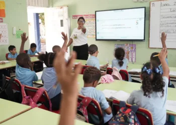 Ministerio de Educación asegura cobertura total de docentes para el año escolar 2026-2027