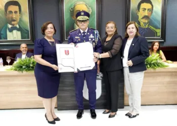 Alcaldía de La Vega distingue como hijos adoptivos y meritorios al general Juan Pablo Ferreira Verás y al coronel Rafael Guillermo Guzmán Chomalí
