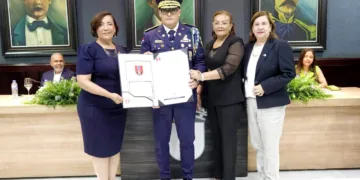 Alcaldía de La Vega distingue como hijos adoptivos y meritorios al general Juan Pablo Ferreira Verás y al coronel Rafael Guillermo Guzmán Chomalí