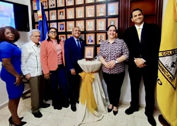 Develan retrato del Dr. Christian Mateo Michelis en el marco de la Semana del Médico