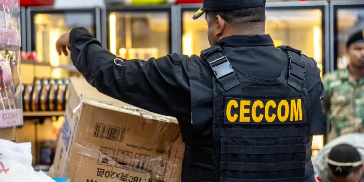 MICM y CECCOM incautan bebidas y cigarrillos premium chinas por más de RD$19 millones en Villa Consuelo