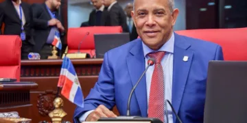 Envían a comisión proyecto de ley del senador Franklin Romero que busca nombrar pista de atletismo de SFM con el nombre de César Nazario Ramos