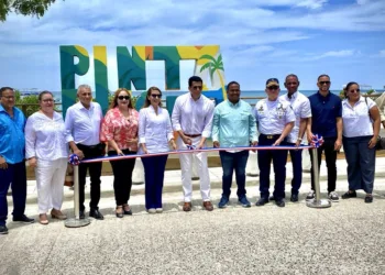 David Collado inaugura parador Fotográfico en Punta Rucia, Puerto Plata