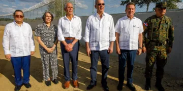 Presidente de Honduras califica a República Dominicana como ejemplo regional en seguridad fronteriza e industria militar