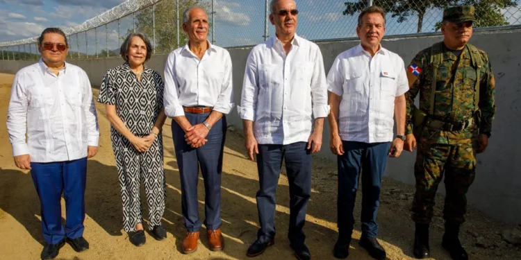 Presidente de Honduras califica a República Dominicana como ejemplo regional en seguridad fronteriza e industria militar