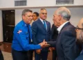 Director del CESAC recibe al presidente de Honduras Nasry Asfura Zablah a su llegada a RD