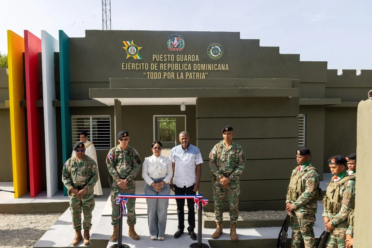 Comandante General del Ejército entrega remozado puesto fronterizo de Guaroa, en Bánica, provincia Elías Piña