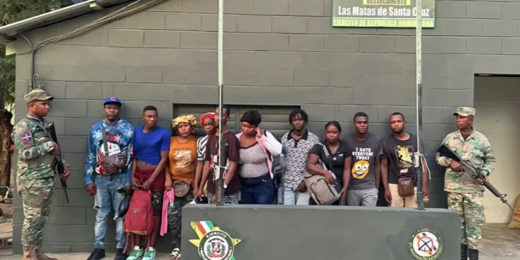 Patrullas del ERD detienen a 122 haitianos indocumentados durante intervenciones en Dajabón y Santiago Rodríguez