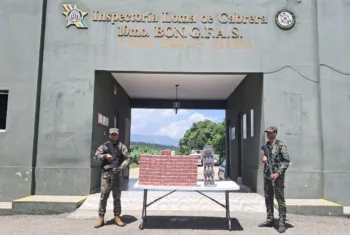 Patrullas del Ejército ocupan 50,000 cigarrillos de contrabando y bebidas alcohólicas durante operativo en Dajabón