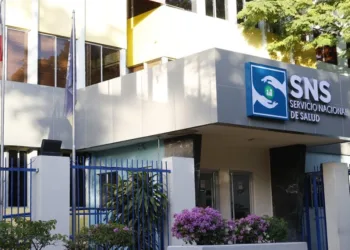 SNS: hospitales operan con tres turnos de cuatro horas, no con tanda extendida