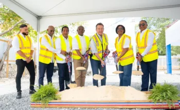 Ministro Bisonó inicia construcción de la Iglesia San Juan Pablo II en Bávaro