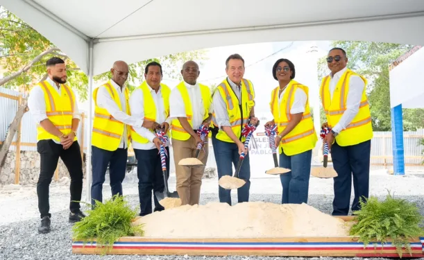 Ministro Bisonó inicia construcción de la Iglesia San Juan Pablo II en Bávaro