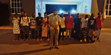 Ejército detiene a conductor dominicano transportando a 14 haitianos indocumentados en San José de las Matas