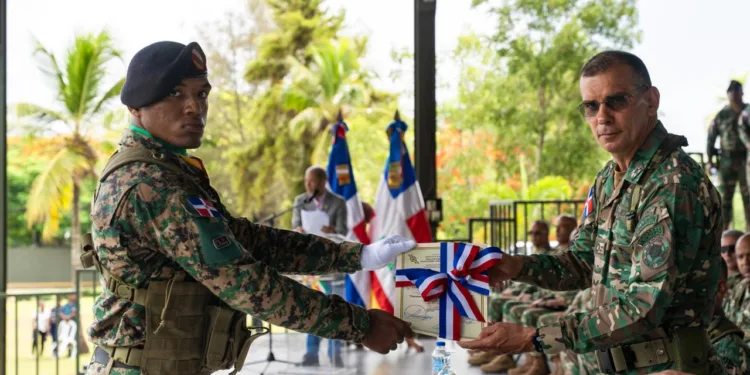 Comandante del Ejército encabeza graduación de 587 nuevos conscriptos en el Campamento Militar “16 de Agosto”