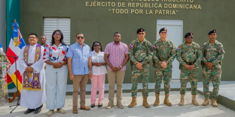 Ejército entrega remozados destacamentos de El Higuerito y Navarrete