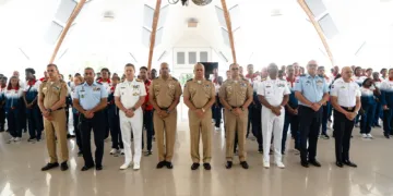 MIDE honra con izada especial de bandera y condecoraciones a atletas militares y policiales medallistas de Santo Domingo 2026