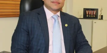 Julio Landrón recorre Santiago, una gestión que supervisa hospital por hospital