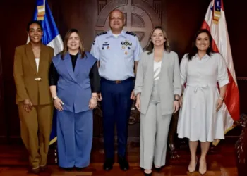 Fuerza Aérea y Ministerio de la Mujer unen esfuerzos por la igualdad y el bienestar de las familias