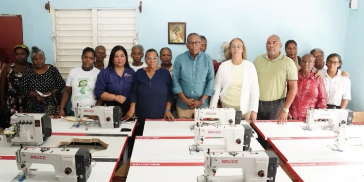 DASAC entrega modernas máquinas de coser a congregación religiosa a fin de contribuir al desarrollo del autoempleo de mujeres en San Cristóbal