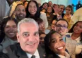 Presidente Luis Abinader anuncia 300 becas para jóvenes dominicanos residentes en Nueva York