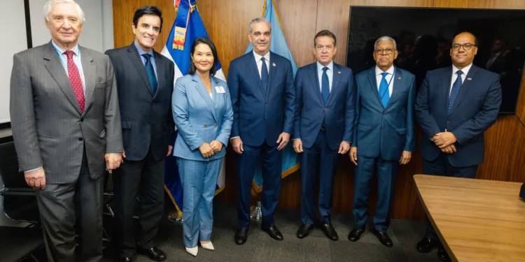 Presidente Luis Abinader plantea llevar a nuevos niveles las relaciones entre República Dominicana y Perú tras reunión bilateral con Keiko Fujimori