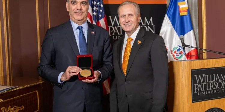 Presidente Abinader recibe la Medalla Presidencial de William Paterson University, el más alto honor otorgado por esa casa de estudios