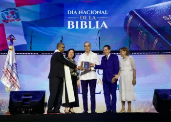 Comunidad Cristiana Nacional reconoce al presidente Abinader por su respaldo a la fe y a la Biblia durante seis años consecutivos