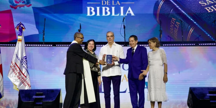 Comunidad Cristiana Nacional reconoce al presidente Abinader por su respaldo a la fe y a la Biblia durante seis años consecutivos