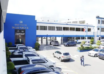 Ministerio de Salud dispone intervención simultánea en ocho hospitales para evaluar atención materno-infantil