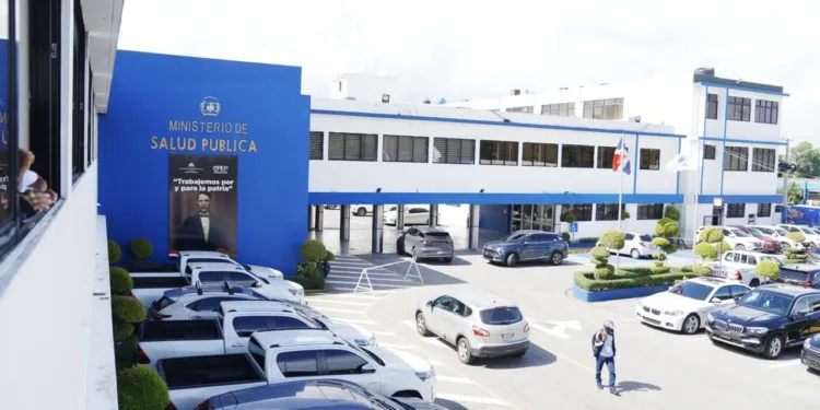 Ministerio de Salud dispone intervención simultánea en ocho hospitales para evaluar atención materno-infantil