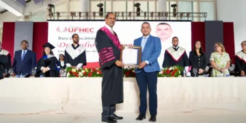 UFHEC reconoce al director del SNS durante su XLIX Graduación Ordinaria