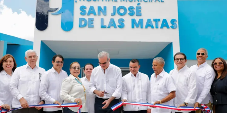 Presidente Abinader afirma que Sajoma y sus distritos, en términos de salud, no tienen por qué envidiarle nada a ningún lugar del país, al contar con un hospital de tercer nivel y una maternidad de segundo nivel