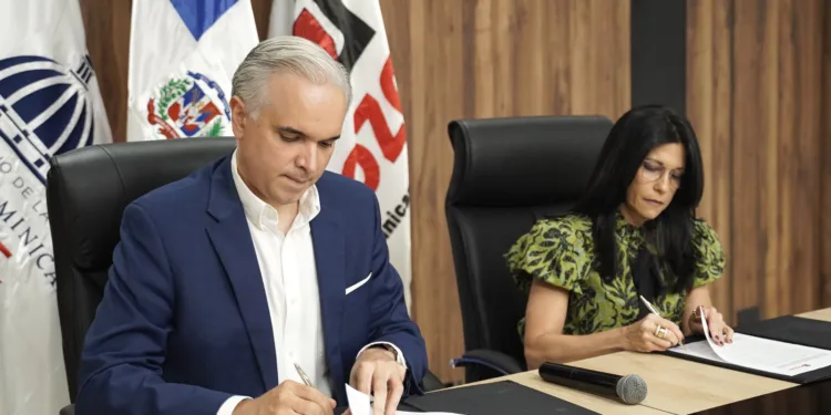 Ministerio de Educación y ADOZONA acuerdan fortalecer la vinculación entre la educación técnico-profesional y las zonas francas