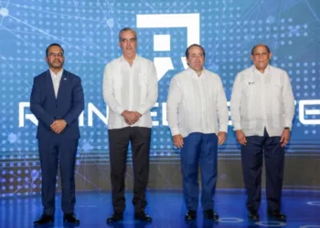 Abinader lanza “RD Inteligente” para capacitar a un millón de dominicanos en IA