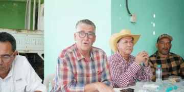 Gobierno consulta a ganaderos de Hato Mayor y El Seibo para fortalecer programas lecheros