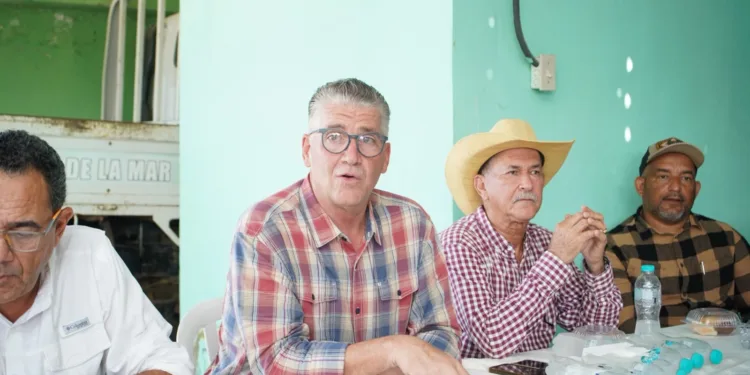 Gobierno consulta a ganaderos de Hato Mayor y El Seibo para fortalecer programas lecheros