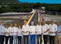 Tras más de 40 años de espera, presidente Abinader inaugura puente Los Hierros en Baní, que conectará comunidades y fortalecerá producción agrícola