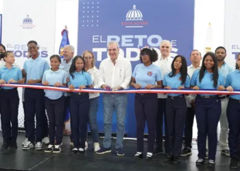Presidente Abinader inaugura techado de centro educativo en Cambita en beneficio de 700 estudiantes y toda la municipalidad