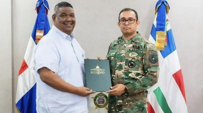 Ejército RD y ECO5RD firman acuerdo para fortalecer la gestión ambiental y remediación de residuos
