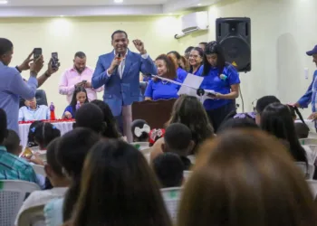 Premio a la Excelencia Orlando Martínez reconoce a 132 estudiantes; 20 alcanzaron índice perfecto de 100